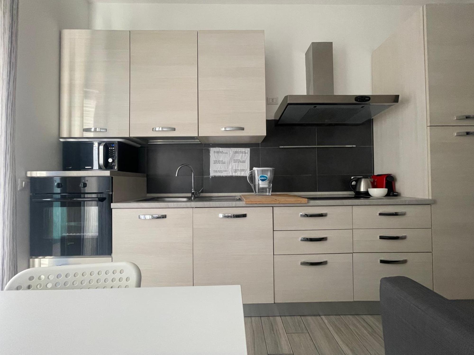 Gardone Apartment - Ampio Appartamento Con 2 Camere Da Letto - Comodo Per Duomo! มิลาน ภายนอก รูปภาพ